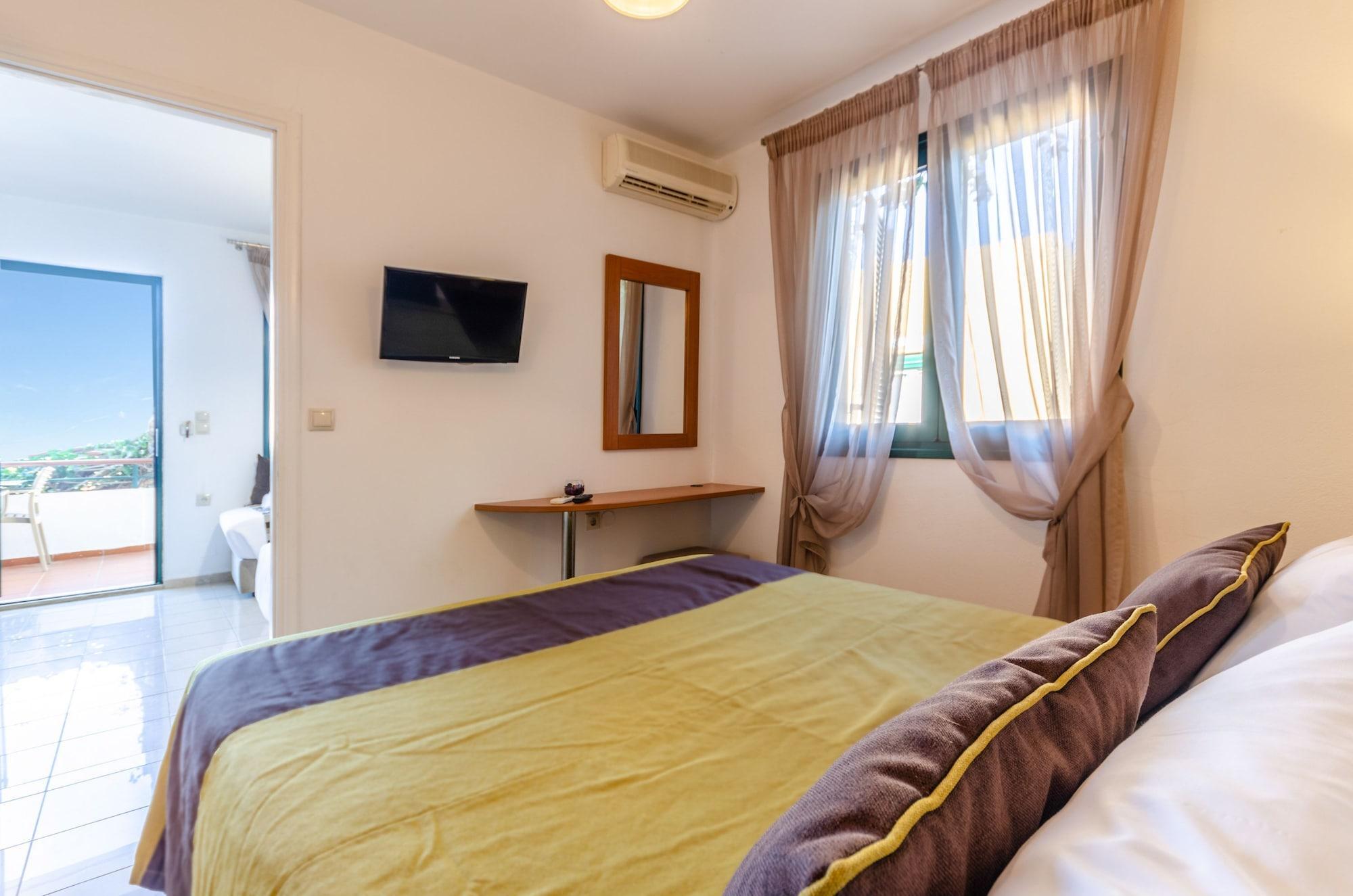 Pela Mare Hotel Agia Pelagia Екстериор снимка