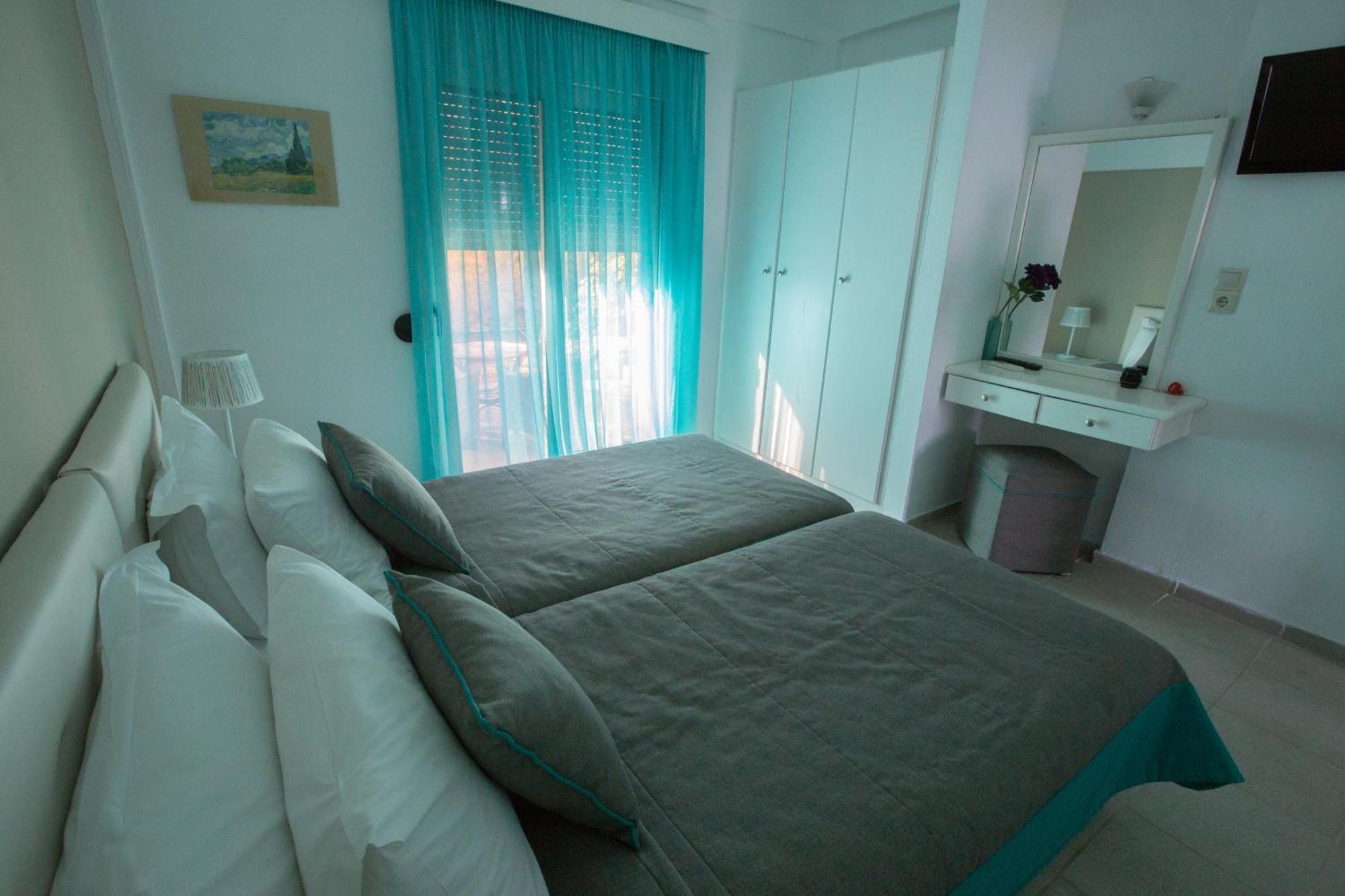 Pela Mare Hotel Agia Pelagia Екстериор снимка